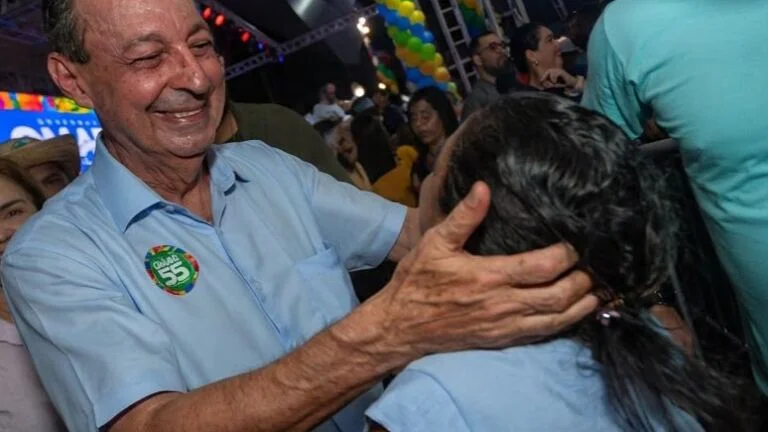 Nova pesquisa aponta que Omar Aziz chega à véspera do segundo turno com 60,6% dos votos válidos