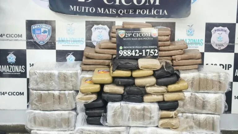 PM apreende 198 tabletes de skunk escondidos em caminhão na Zona Leste de Manaus