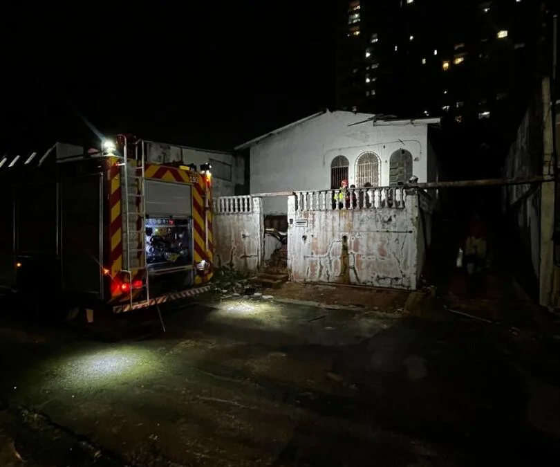 Incêndio destrói residência abandonada no bairro Aleixo