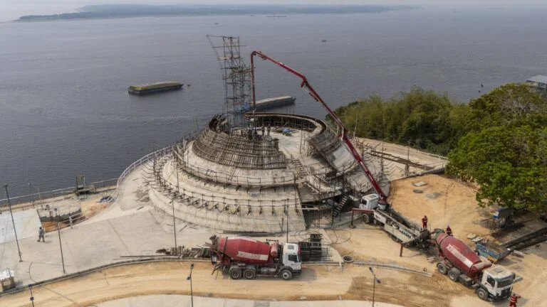 Parque Encontro das Águas avança com terceira concretagem das ‘asas’ de Niemeyer em obra da prefeitura