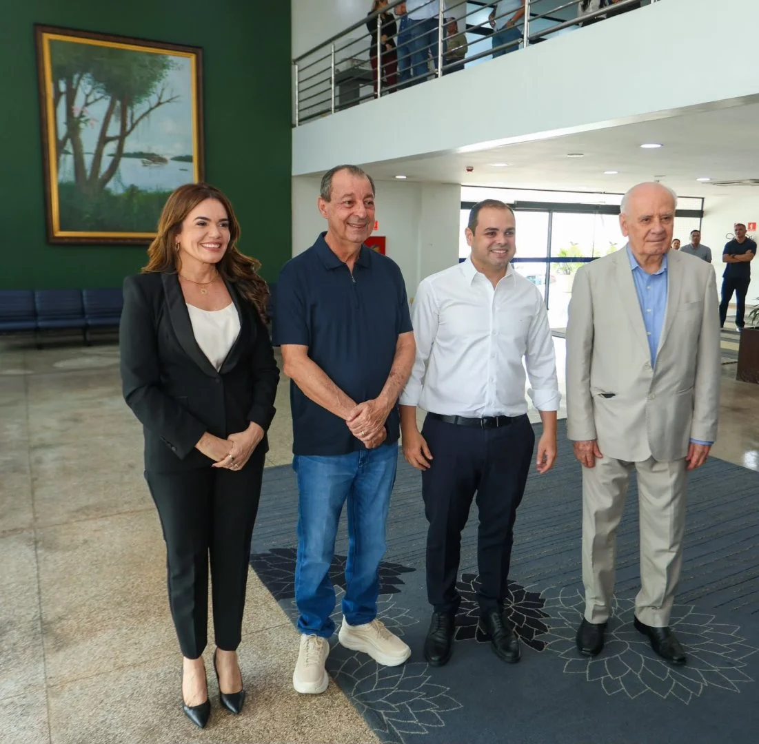 Omar Aziz coordena equipe e nega convites antecipados para secretariado