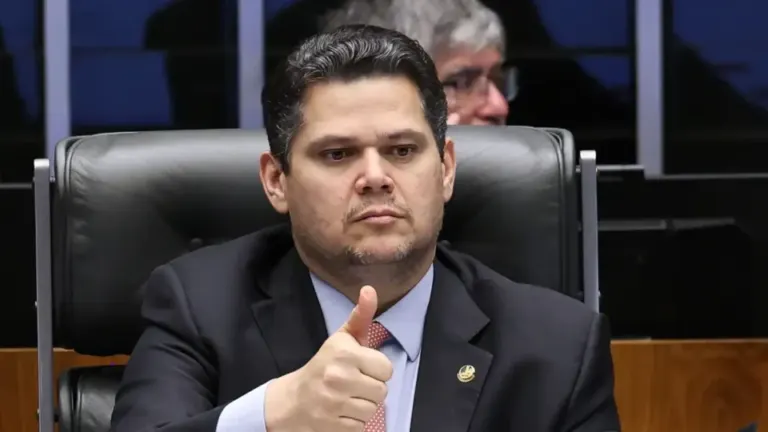 Federação União-PP oficializa apoio à reeleição de Davi Alcolumbre no Senado