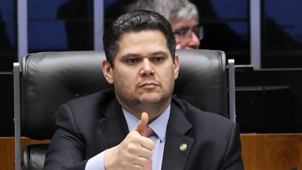 Federação União-PP oficializa apoio à reeleição de Davi Alcolumbre no Senado