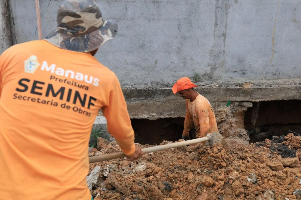 Prefeitura de Manaus recupera drenagem profunda no bairro Compensa 2 e melhora infraestrutura da via