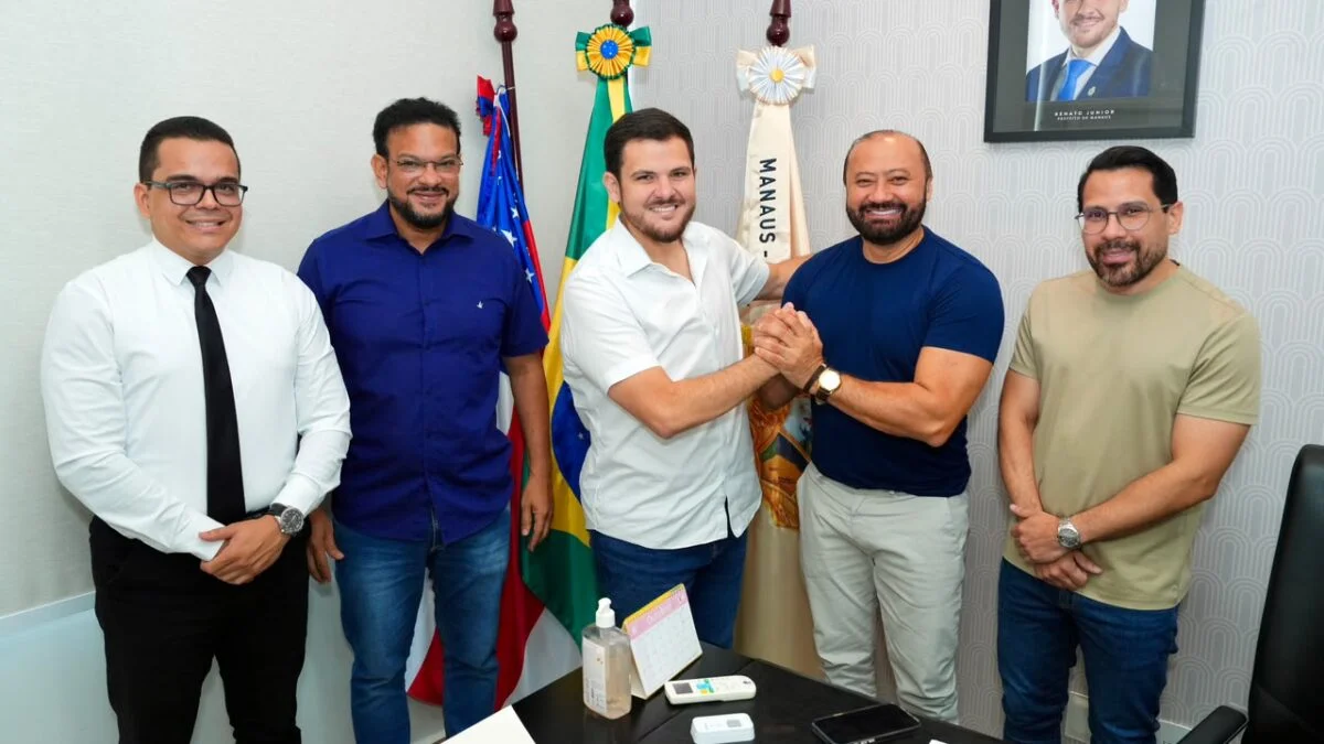 Prefeito Renato Junior anuncia convocação de mais 1,5 mil aprovados do concurso da Semed no Dia do Servidor Público 