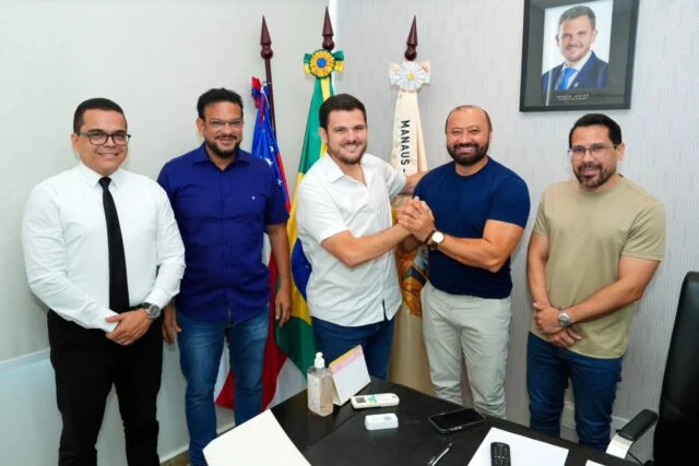Prefeito Renato Junior anuncia convocação de mais 1,5 mil aprovados do concurso da Semed no Dia do Servidor Público 