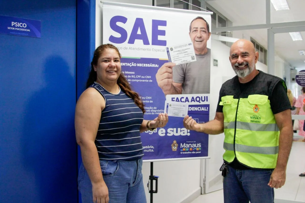 Prefeitura de Manaus realiza ação com emissão de credencial especial de estacionamento e orientações contra golpes 