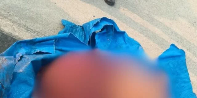 Corpo esquartejado é encontrado em lona azul com bilhete de facção no Jorge Teixeira