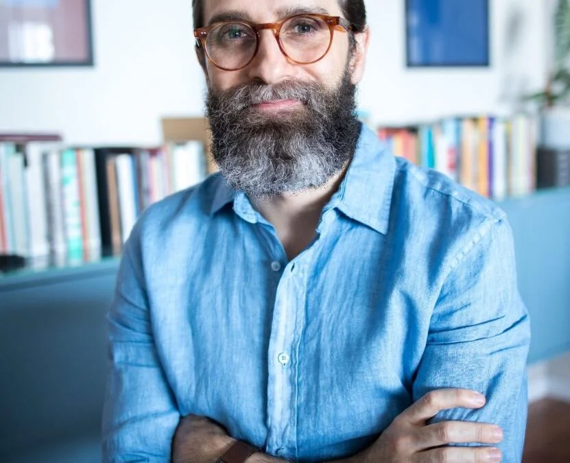 Psicanalista Lucas Lujan pensa o amor além da idealização romântica em nova obra