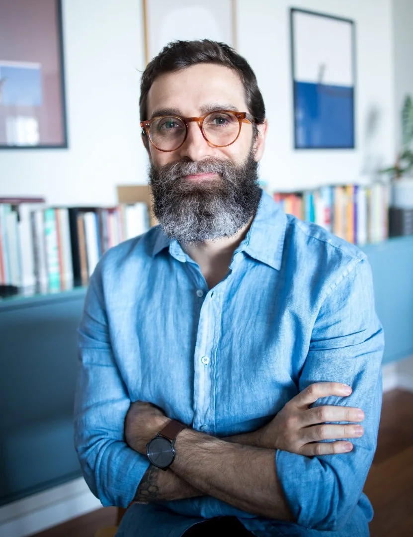 Psicanalista Lucas Lujan pensa o amor além da idealização romântica em nova obra