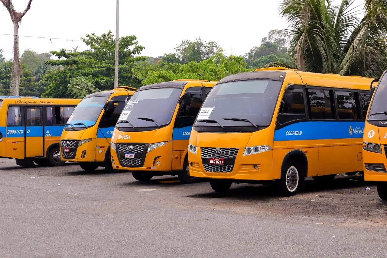 Técnicos de transporte da Prefeitura de Manaus acompanham operação da linha C-902 no Santa Etelvina