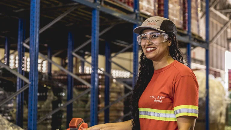 Solar Coca-Cola abre mais de 90 vagas de emprego no Amazonas; confira informações