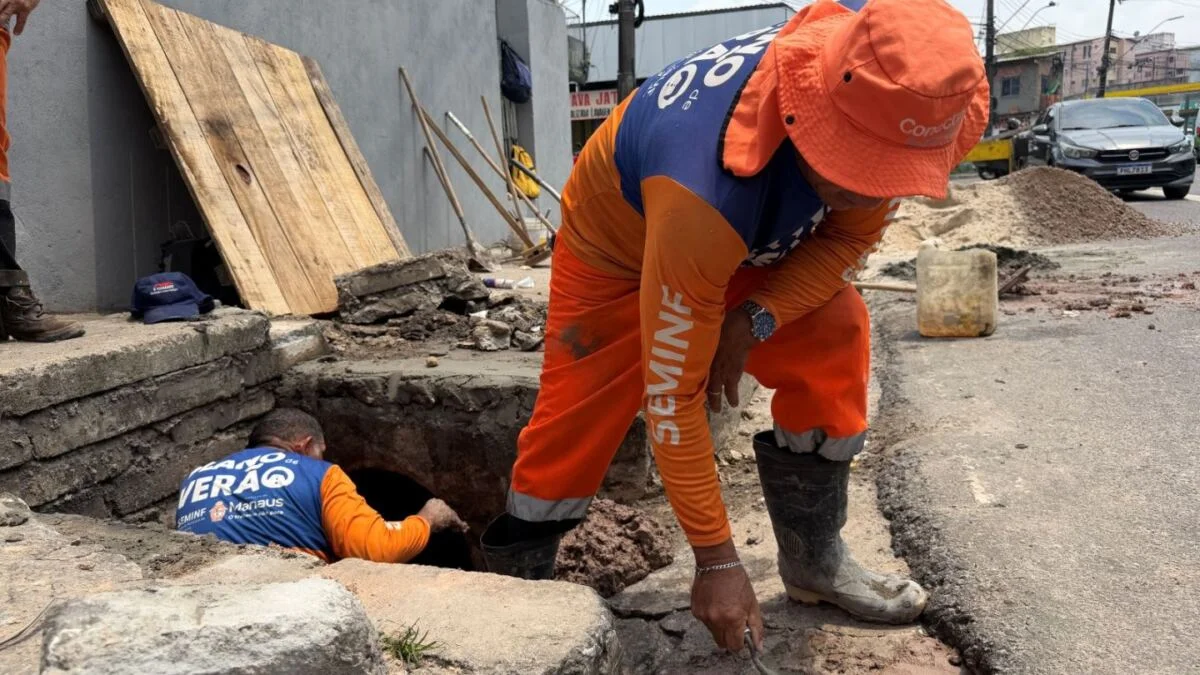 Prefeitura de Manaus desobstrui caixa coletora no São Francisco e reforça prevenção contra alagamentos