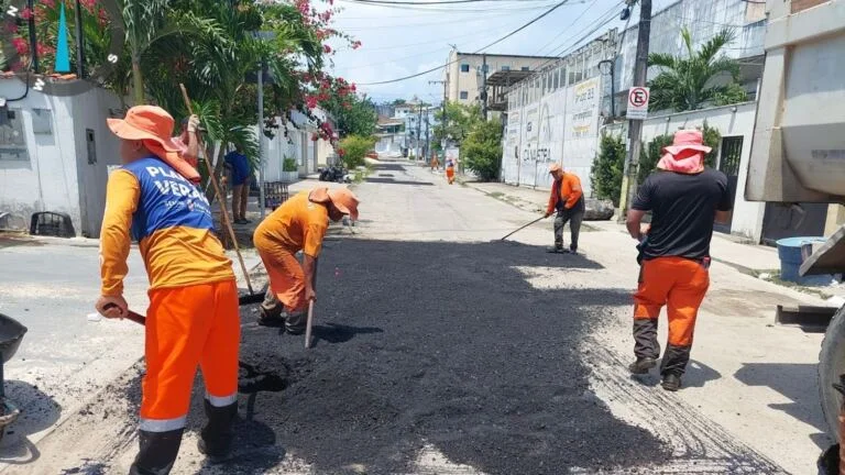  Prefeitura de Manaus conclui recuperação asfáltica da rua Virgínia Wolf, no Parque 10 de Novembro