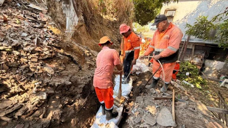 Prefeitura de Manaus utiliza técnica ‘Rio Rap’ para conter erosão no Centro