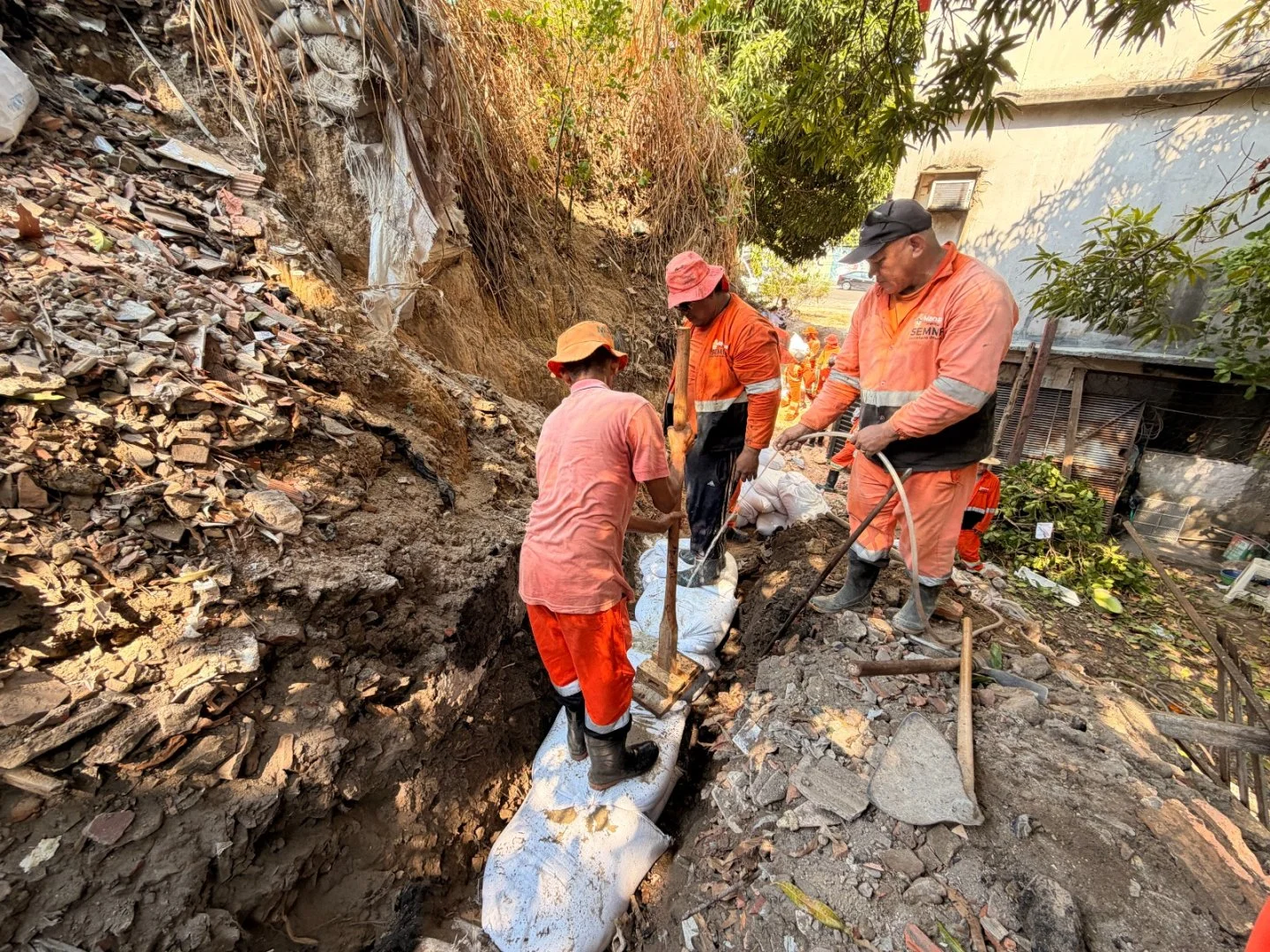 Prefeitura de Manaus utiliza técnica ‘Rio Rap’ para conter erosão no Centro