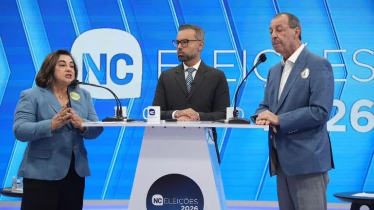Professora Maria confronta Omar sobre propostas ambientais