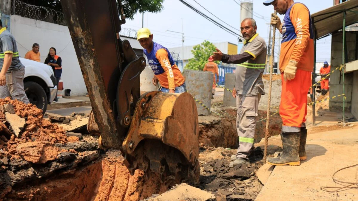Prefeitura de Manaus mobiliza equipes em obra emergencial para recuperar drenagem no bairro Vila da Prata