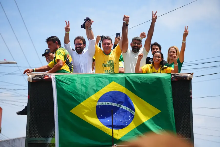 Flávio Bolsonaro promete acabar com ‘entraves ambientais’, Lula defende fiscalização forte 