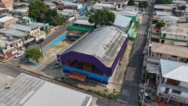 Prefeitura de Manaus avança na reta final da reforma da quadra de esportes do Lírio do Vale