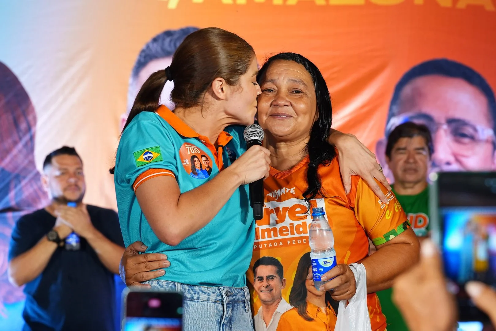 Drª Aryel retorna ao Morro da Liberdade e reafirma suas raízes em penúltimo ato de campanha